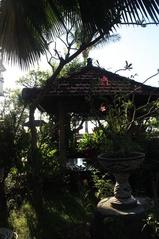 Cleopatra Beach Bungalows Hotel Lovina Exterior foto