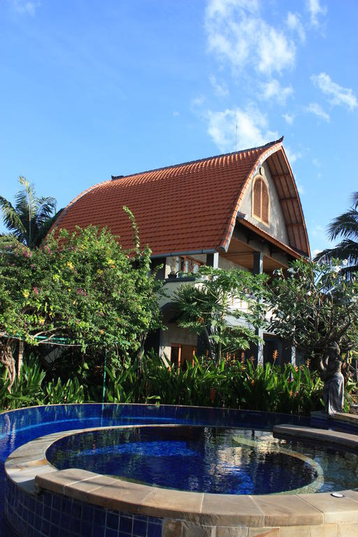 Cleopatra Beach Bungalows Hotel Lovina Exterior foto