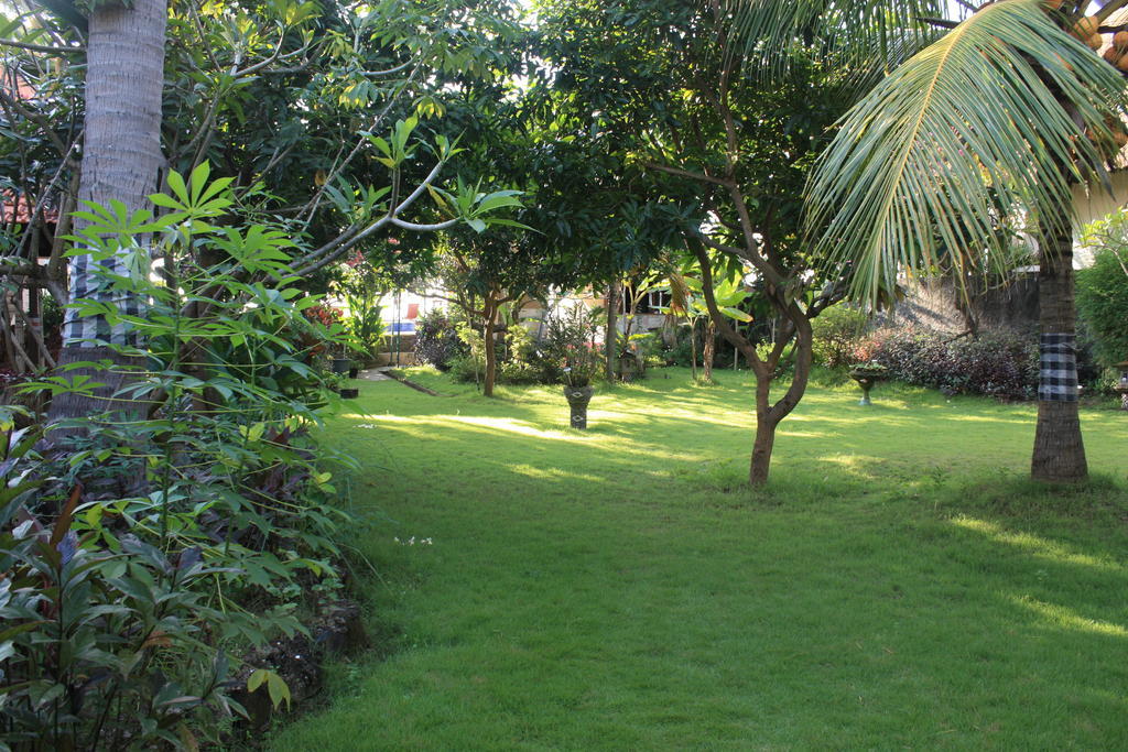 Cleopatra Beach Bungalows Hotel Lovina Exterior foto