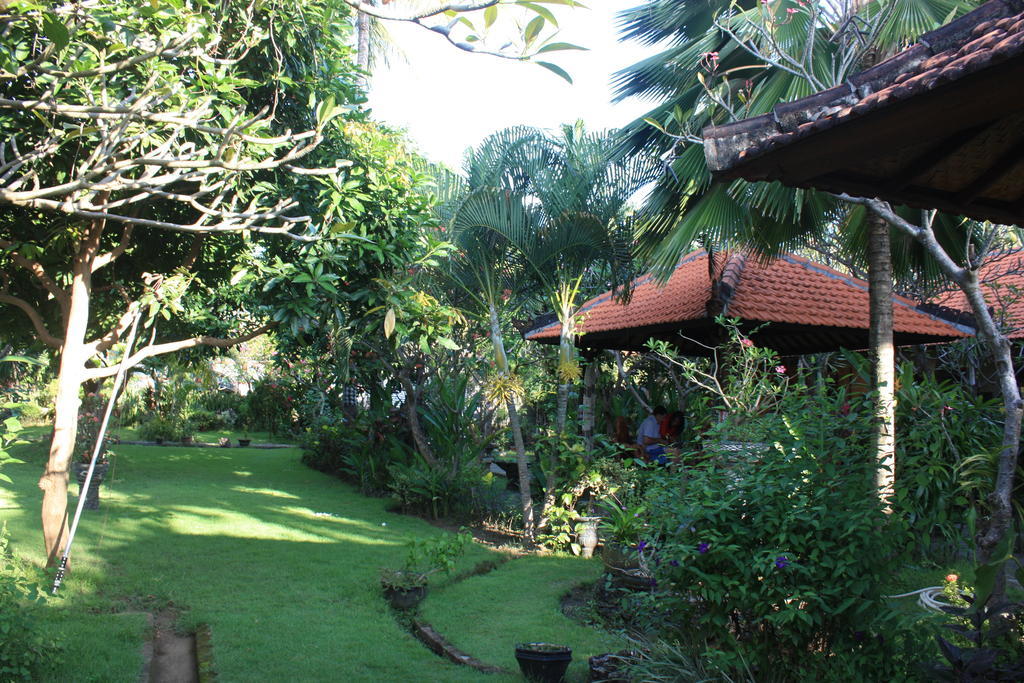 Cleopatra Beach Bungalows Hotel Lovina Exterior foto