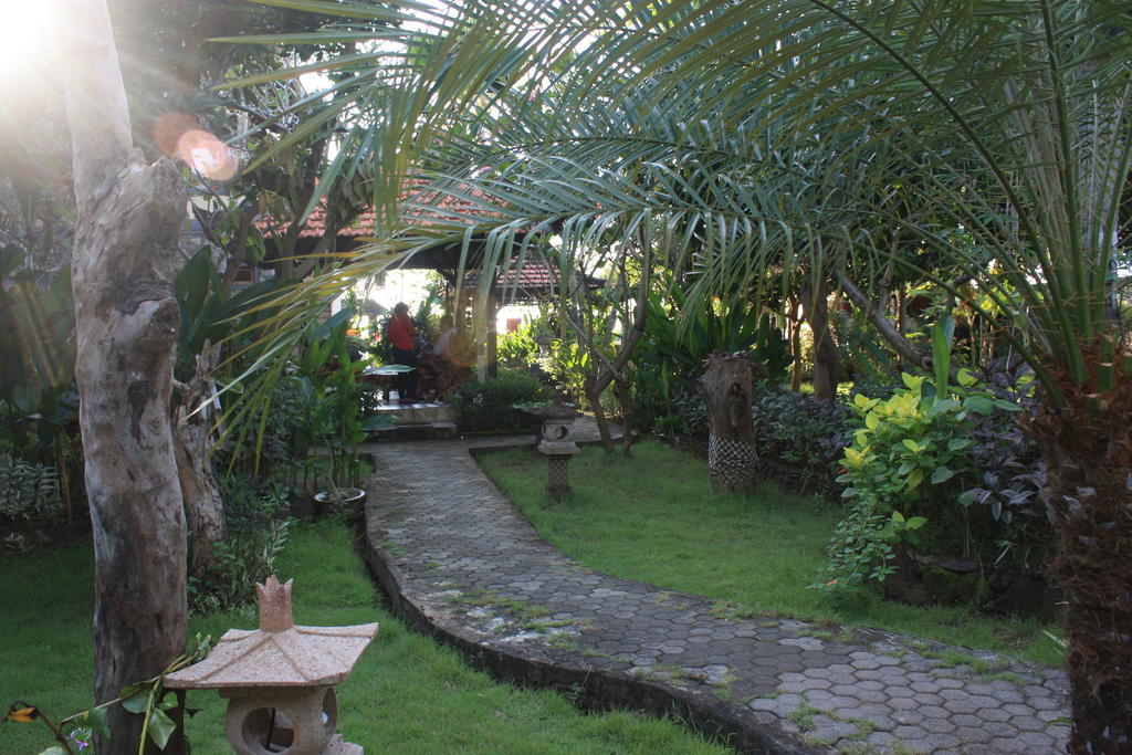 Cleopatra Beach Bungalows Hotel Lovina Exterior foto