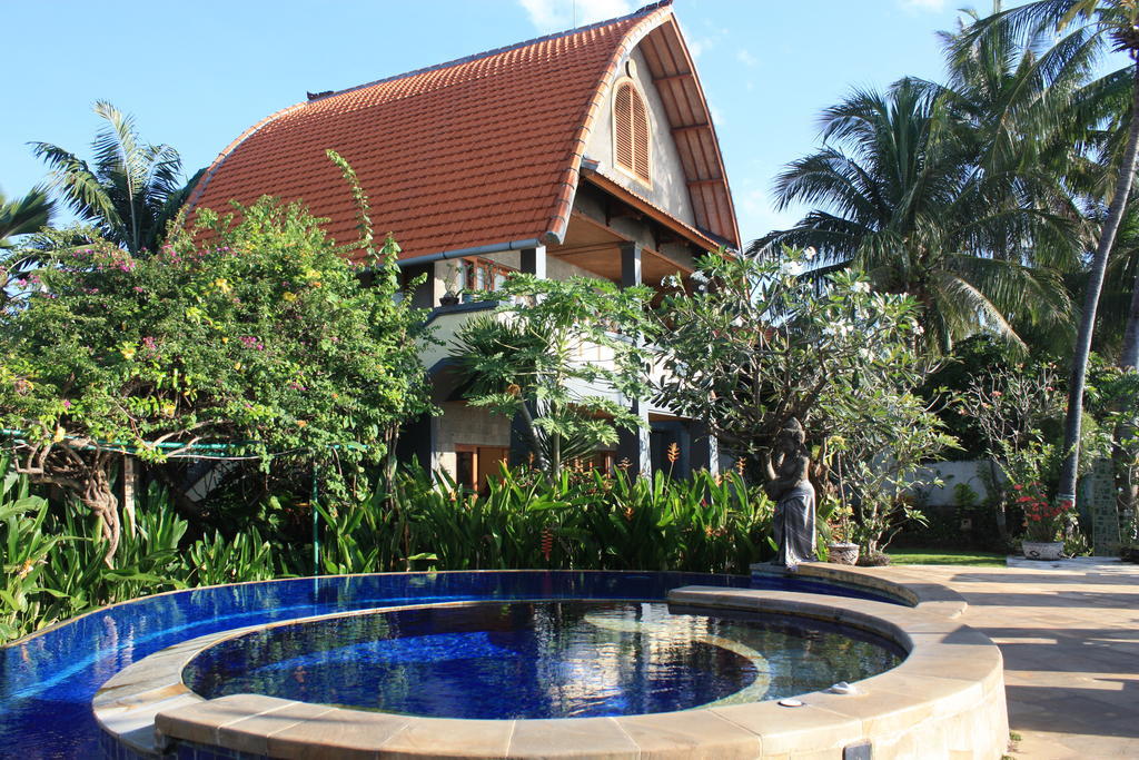Cleopatra Beach Bungalows Hotel Lovina Exterior foto